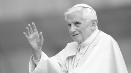 Fostul Papă Benedict al XVI-lea a murit la 95 de ani. A renunțat la funcție în 2013 dar a continuat să locuiască la Vatican
