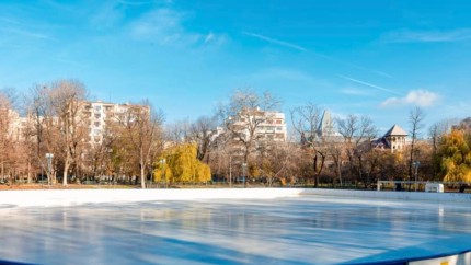 S-a deschis patinoarul Cișmigiu un loc cu tradiție încă din 1870 . Care e programul și cine poate intra gratuit