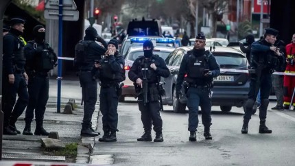 Alertă la Ambasada României la Paris A fost primit un plic suspect care conținea ...zahar și bicarbonat