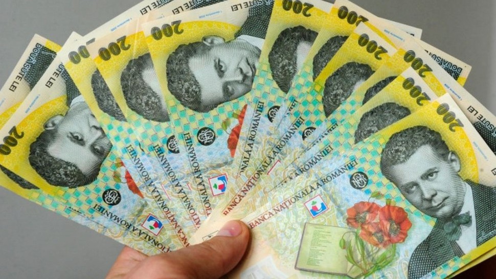 Cine sunt angajații din România care vor primi câte o primă specială în decembrie pe lângă cea de Crăciun