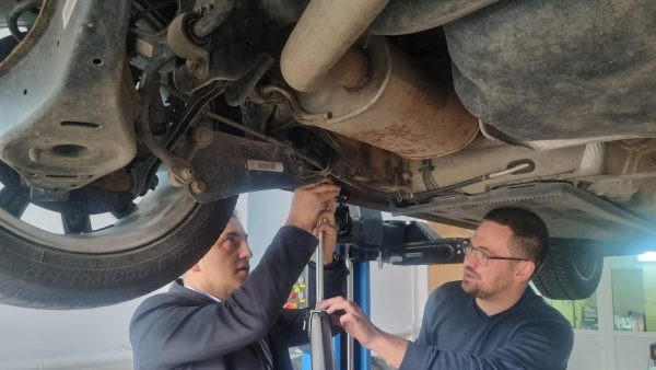 Amenzi și suspendarea activității pentru reparații auto ilegale RAR