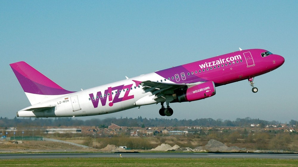 Probleme la motoarele avioanelor Wizz Air. Rechemate la verificări