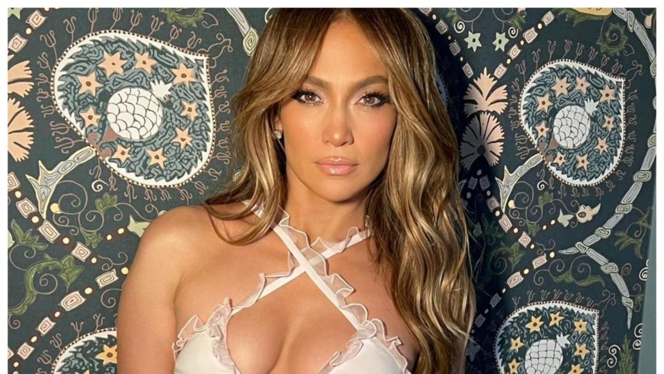 Jennifer Lopez transparentă la premiera filmului Shotgun Wedding. Ce a purtat artista pe sub rochie | FOTO