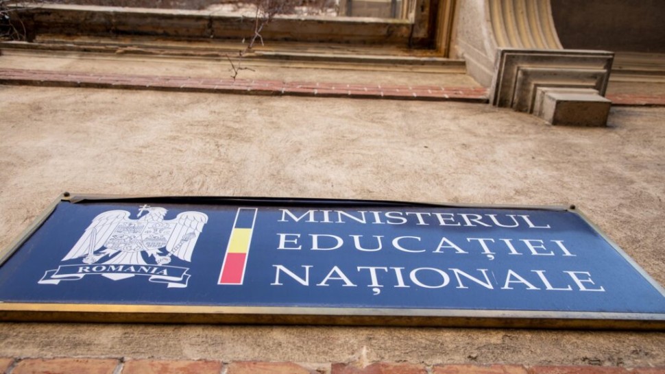 Elevii din România se reîntorc luni 9 ianuarie în școli. Cum arată calendarul aprobat de Ministerul Educaţiei