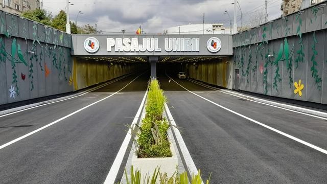 Şoseaua de deasupra Pasajului Unirii s-a tasat. Circulaţia în zonă a fost restricţionată