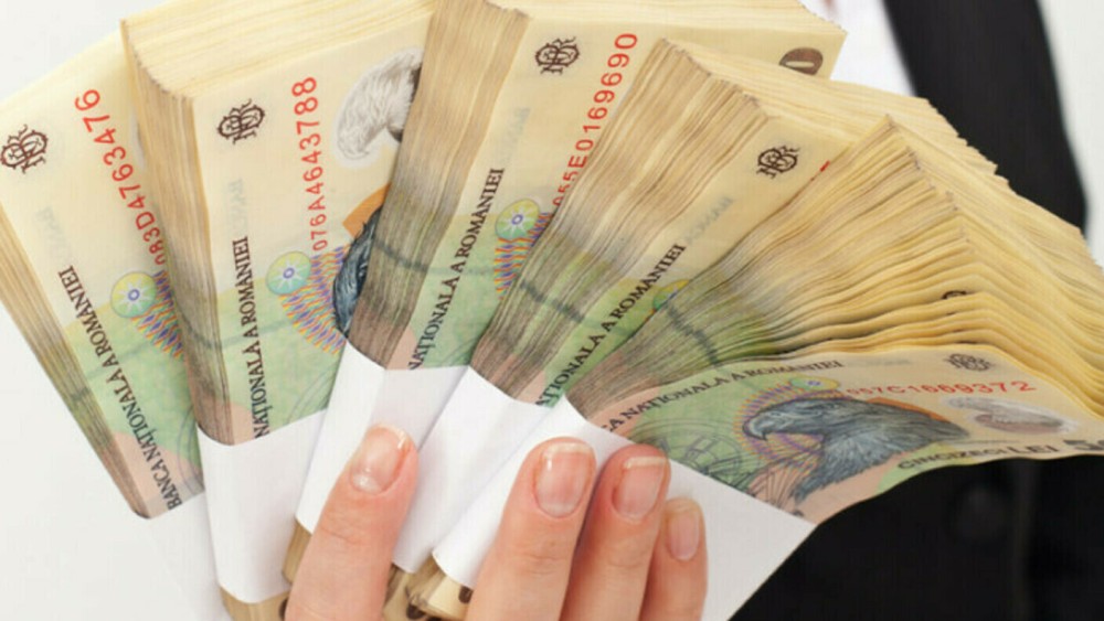 Anunț pentru românii care primesc bani din pensiile private. Este un nou maxim istoric
