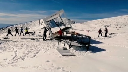 Cum arată refugiul montan ultramodern din Munții Făgăraș. Are panouri solare și prize USB