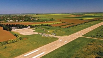 Câțiva cunoscuți oameni de afaceri au primit gratuit un aeroport pentru a-l folosi în următorii zece ani