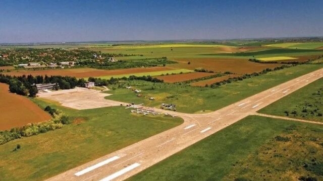 Câțiva cunoscuți oameni de afaceri au primit gratuit un aeroport pentru a-l folosi în următorii zece ani