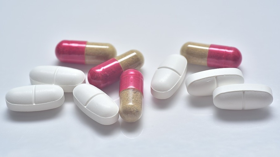 Lista cu antibioticele pentru care vor fi interzise exporturile din România pe o perioadă de 6 luni. Măsura va fi luată și pentru ibuprofen și paracetamol pentru copii