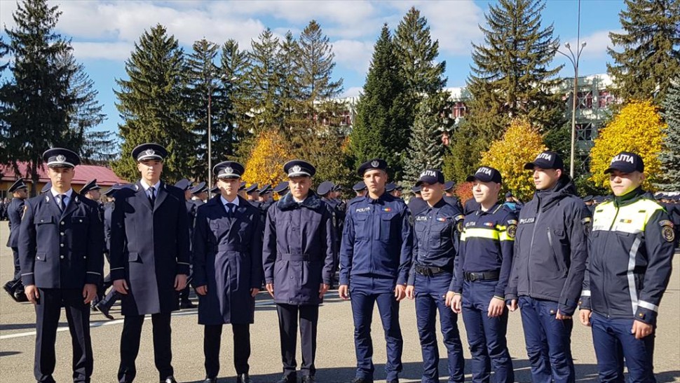 Scandal pe noile uniforme de poliție după o lună s-au rupt. Acuzații grave ale unui sindicat