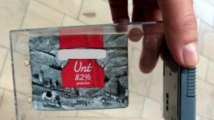 Alimentele de bază au ajuns produse de lux în România. Sisteme antifurt pentru salam și unt în supermarketuri
