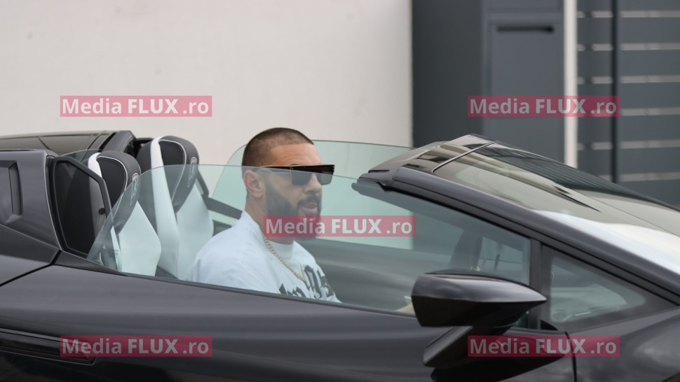 Dorian Popa e fiert pe Lambo. Cu piciorul rupt și în tricou survolează strada încă nepavată la volanul bolidului | IMAGINI PAPARAZZI