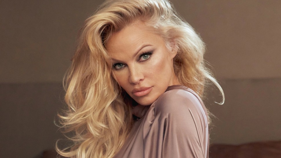 Povestea de viață a actriței Pamela Anderson. A câștigat popularitate în ciuda greutăților prin care a trecut