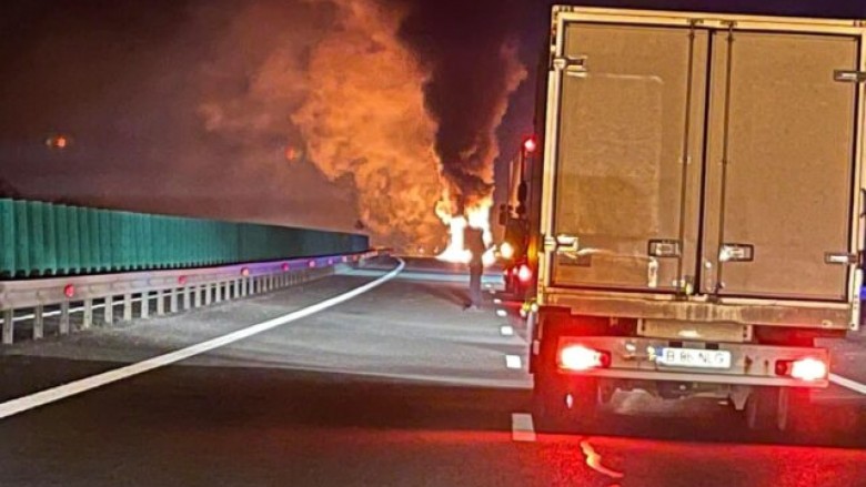 Pericol mare de explozie pe A3 un TIR încărcat cu 24 de tone s-a răsturnat și a luat foc. Încărcătura are concentrație mare de azot UPDATE