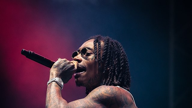 Rapperul Wiz Khalifa  contestaţie la executarea sentinței cu închisoarea pentru că a fumat o ţigară cu cannabis la Beach Please