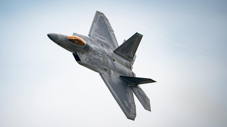 Obiect zburător neidentificat doborât de un avion american în Canada. Piloții SUA declarații contradictorii despre incident