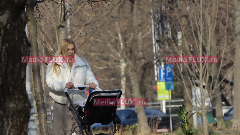 Crina Matei IMAGINI ÎN EXCLUSIVITATE alături de Charlotte micuța ei fiică | PAPARAZZI