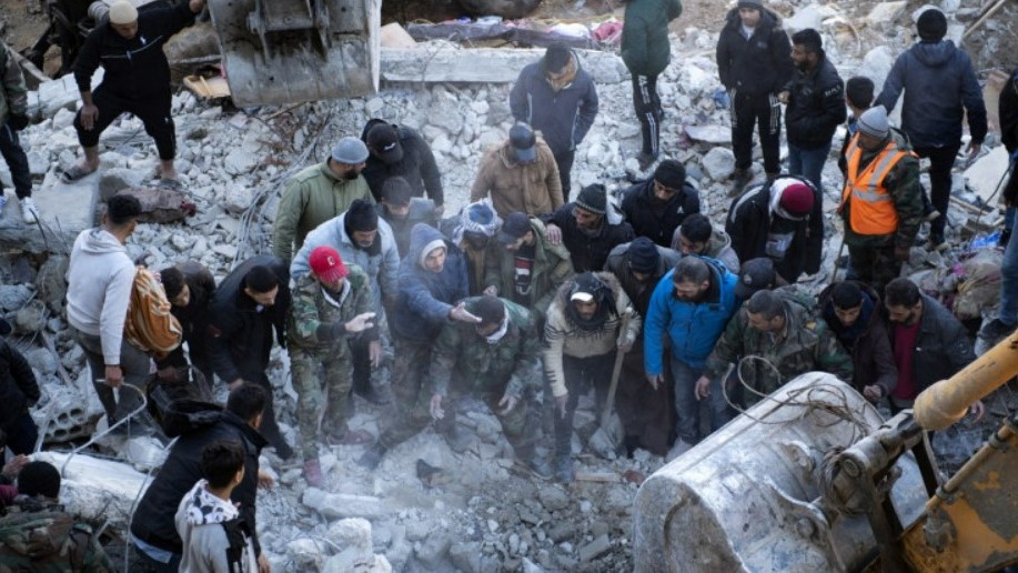 Cutremurele din Turcia și Siria Bilanțul morților trece de 15.000. Din ce în ce mai puține speranțe de a găsi supraviețuitori