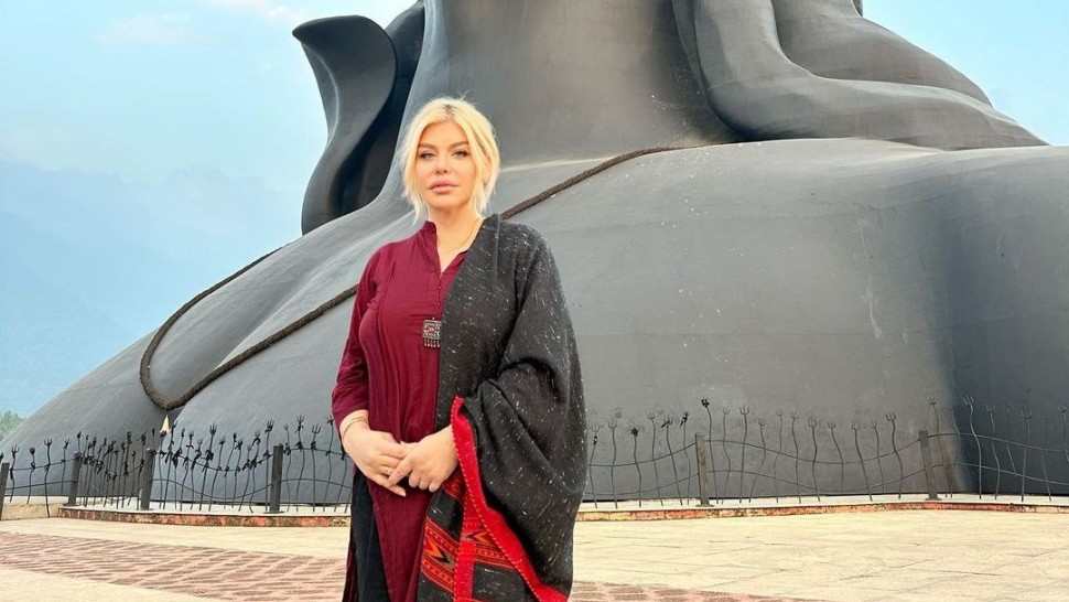 Loredana Groza și-a luat fiica și a părăsit România. Înainte și-a anulat concertele