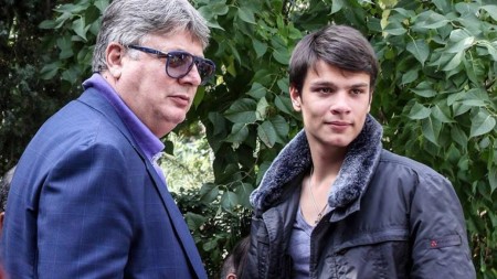 Reacția lui Gino Iorgulescu la dezvăluirile lui Mario care spune că mergea la petreceri cu alcool și lăutari de la 13 ani cu tatăl său. Un delir