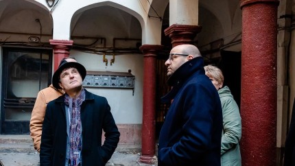 Nicușor Dan anunță că PMB a început consolidarea seismică şi renovarea energetică în București. Primul bloc reparat se aflat în Centrul Istoric al capitalei