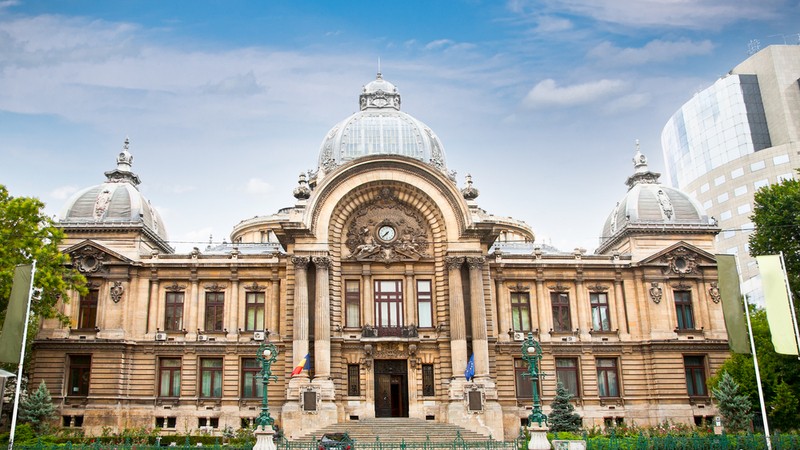 Istoria Palatului CEC. Construit pe locul unei mânăstiri ar fi trebuit să fie Parlamentul României