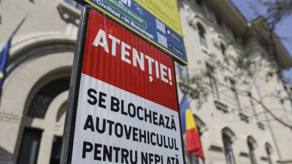 Noua lege intră în vigoare de la 1 martie pentru milioane de români. De miercuri apare o taxă unică de cinci lei pe oră la parcarea