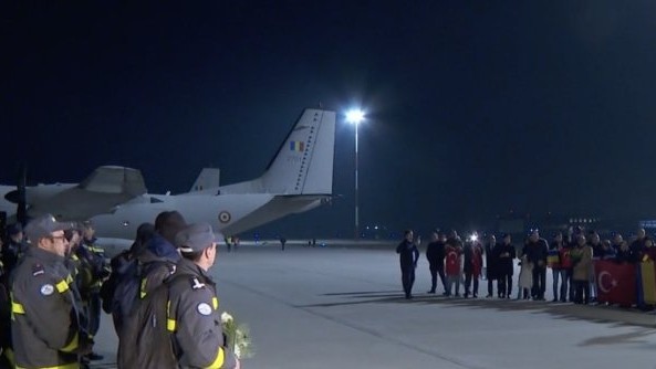 Salvatorii români s-au întors din Turcia. Au fost așteptați la aeroport de Primul Ministru și de Ministrul de Interne | Video