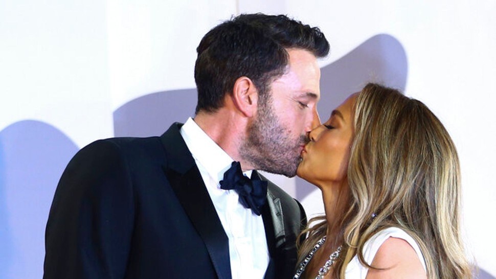 Jennifer Lopez și Ben Affleck nu se despart se tatuează pentru totdeauna
