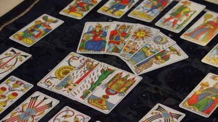 Fascinanta istorie a cărților de Tarot. Când au apărut și ce semnifică desenele și personajele
