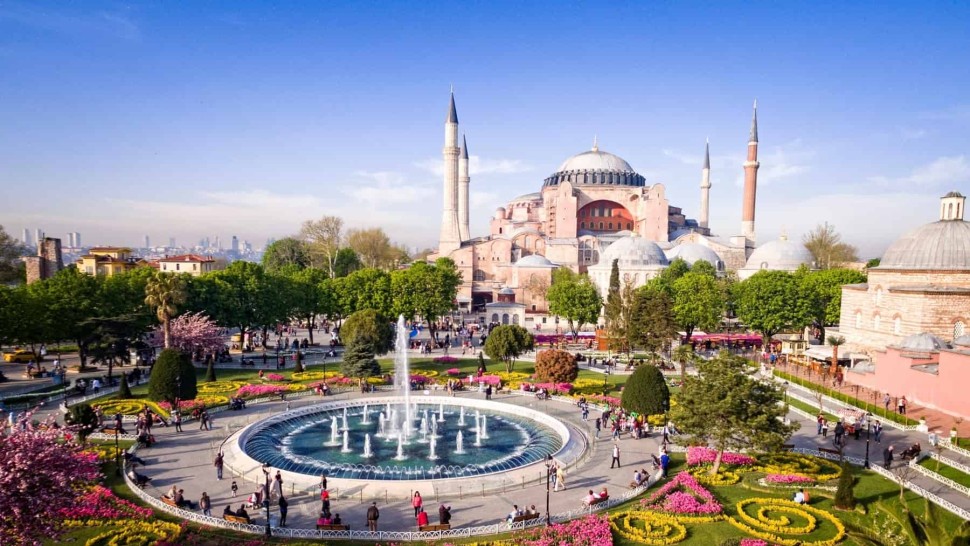 Destinații perfecte pentru luna Aprilie. Află-le chiar acum