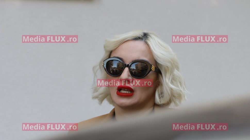 Ana Morodan apariție de INFARCT pe străzile Capitalei. Bloghioza în sânii goi pe Dorobanți | IMAGINI PAPARAZZI
