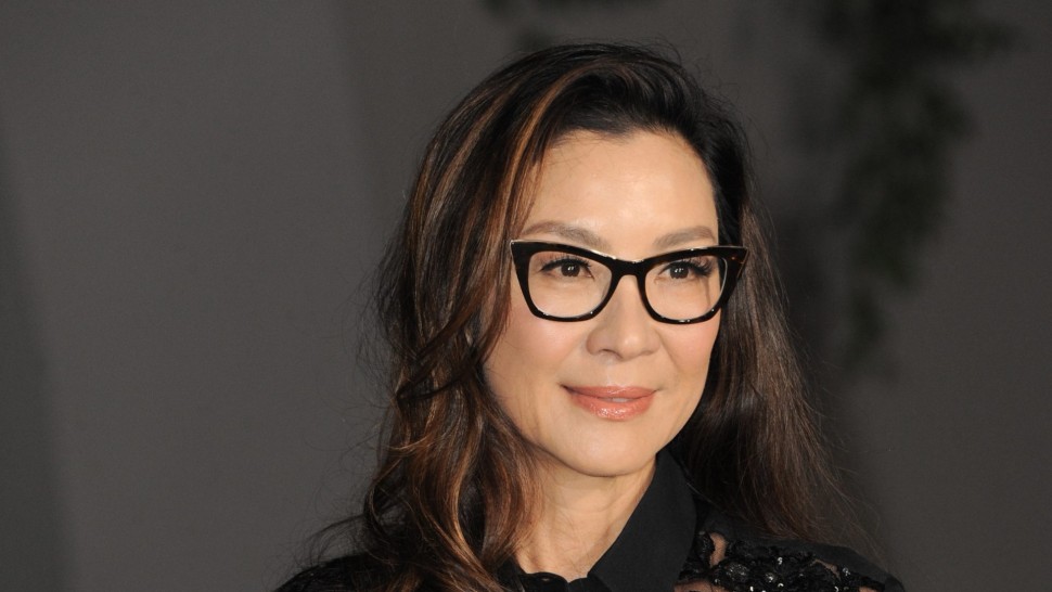 Povestea de viață a actriței Michelle Yeoh. Este considerată una dintre cele mai mari și importante vedete feminine