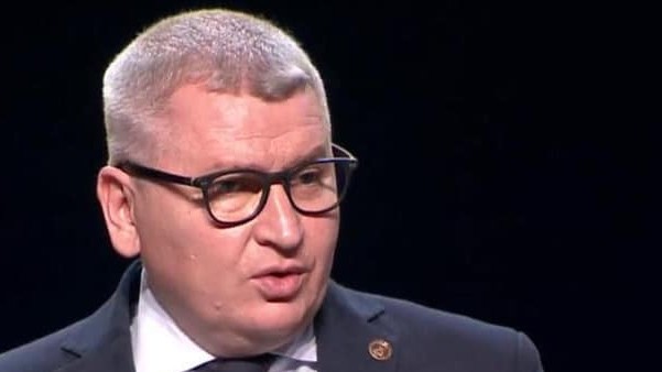Deputatul Florin Roman sare în apărarea lui Rareș Bogdan. De la venirea lui vocea diasporei a început să fie auzită