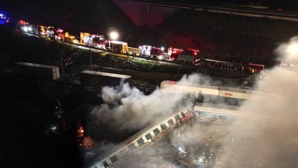 Tragedie în Grecia Cel puţin 32 de oameni au murit şi 85 au fost răniţi după ce două trenuri s-au ciocnit