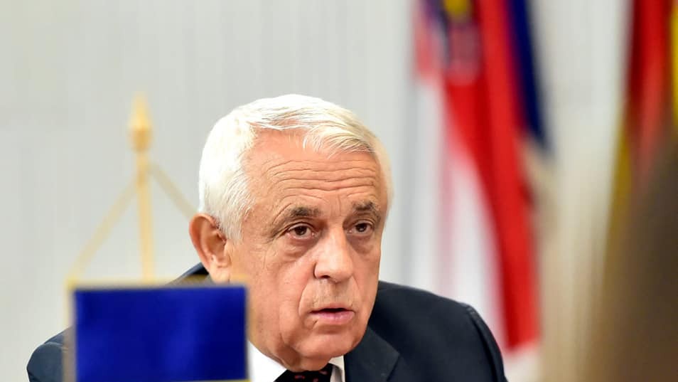 Petre Daea anunță scăderea prețurilor la alimente Nu trebuie să ne învârtim în jurul cepei. Între timp laptele din România e mai scump decât în Franța