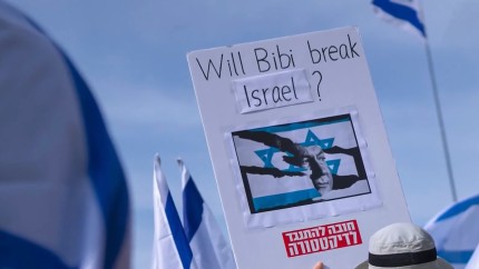 Noaptea ca hoții varianta Israel. O lege controversată care blochează demiterea lui Netanyahu a fost adoptată. Oamenii au ieșit în stradă
