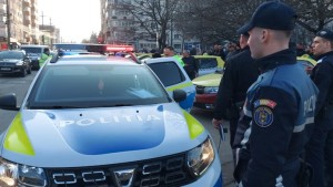 Tănără atacată de iubit într-un taxi în București. A fost aproape de moarte
