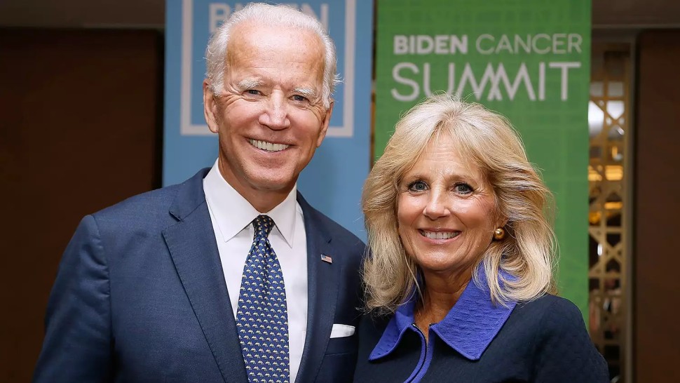 Joe Biden și-a depus recent declarația de avere. Câți bani a câștigat președintele SUA alături de soție în 2022