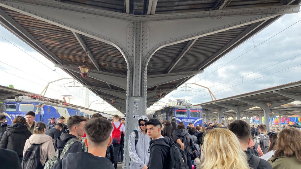 Cum arată trenurile care pleacă azi din București spre litoral. Va fi mega-petrecere de 1 Mai la mare