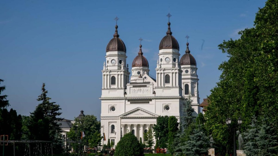 Mitropolia Moldovei introduce pomelnicele online. De la ce sume pornesc