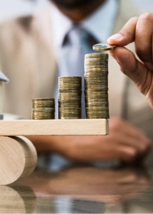 Cum afectează criza politică românii care vor să cumpere o locuință prin credit bancar. Le-au rămas doar două opțiuni