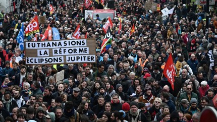 Proteste violente în Paris. Manifestațiile din Franța privind creșterea vârstei de pensionare continuă
