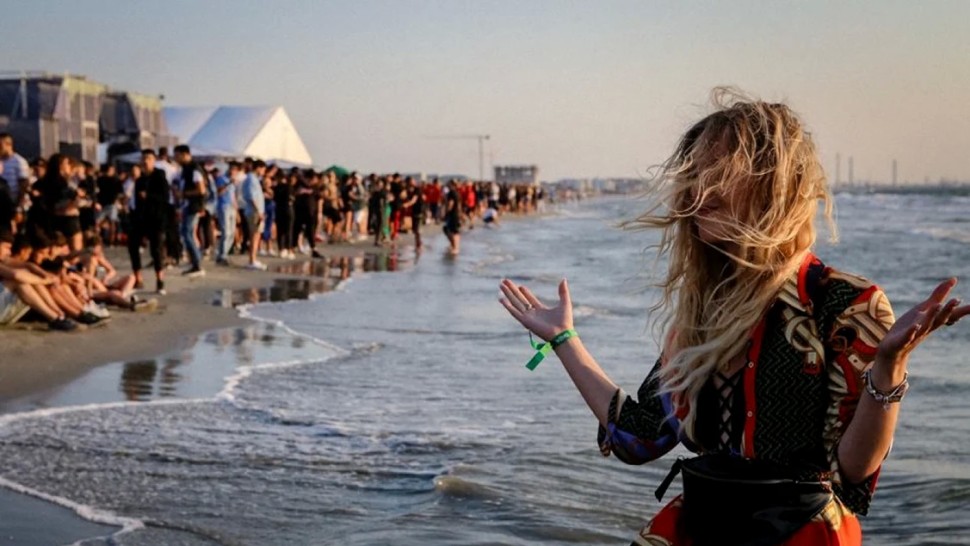 Cât costă să petreci un 1 Mai de fițe la mare. Toate mega-petrecerile și concertele anunțate