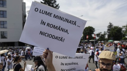 Mesaje pentru guvernanți de la profesorii care protestează azi la București. O lume minunată în România ...niciodată GALERIE FOTO
