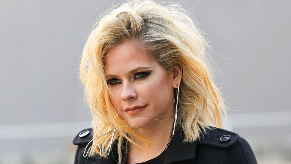 Povestea de viață a cântăreței Avril Lavigne. Pasiunea pentru muzică a avut-o încă din copilărie