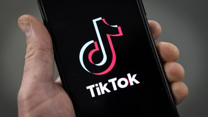TikTok face modificări înainte de alegerile din România. Reacția de la UE