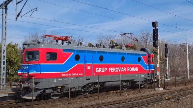 Doar în România e posibil a furat o locomotivă și a plecat cu ea la plimbare