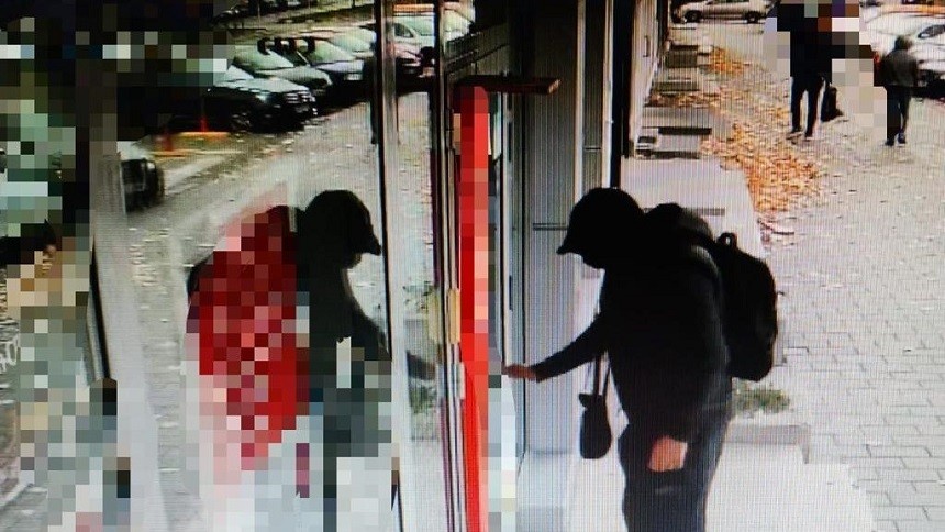 Percheziții în București Dosar privind punerea în circulație de bancnote de 500 de euro falsificate încărcate în bancomate
